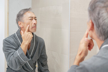 シニア男性　肌トラブル
