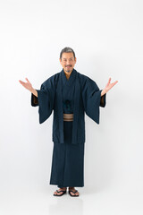 着物を着た男性