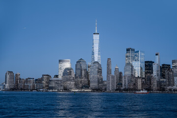 Obraz premium NYC Manhattan skyscrapers panoramic cityscape. NYC Manhattan skyline wide banner. NYC Manhattan skyline with glass towers. NYC Manhattan skyline urban landscape.