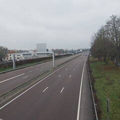 Франция. Современная часть города. Зима.