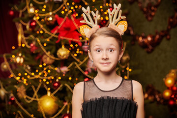 Naklejka premium Surprised Holiday Girl