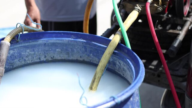 Chemical water spray for eliminate termite
