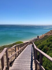 Fototapeta premium View from the top of the pathway to a beach thorugh the dunes with ocean in the background 