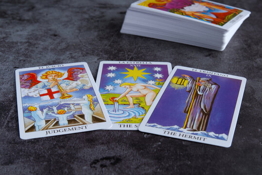 Tarot reading with major arcana cards