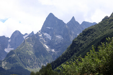 Naklejka premium Scenic panorama of mountains covered with snow