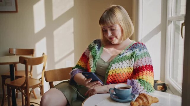 plus-sized Woman using smartphone at cafe during breakfast 