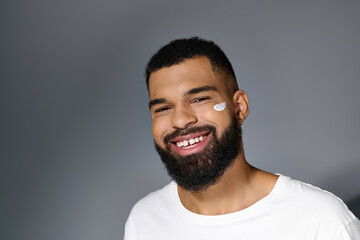 Obraz premium Handsome young man enjoys skin care routine in modern studio setting