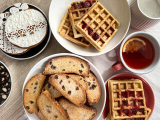 Breadcrumbs, waffles with berry jam, gingerbread and berry tea.