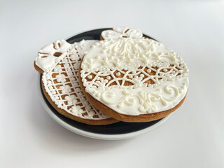 Gingerbread cookies on a black saucer. 