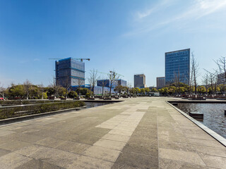 Fototapeta premium Vibrant Urban Landscape Featuring Modern Architecture and Serene Reflections