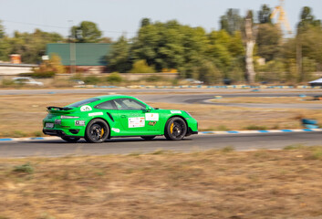 Obraz premium racing car. motorsport. circuit racing. dangerous moments on the track. high vehicle speed. sharp turn. demolition of wheels.