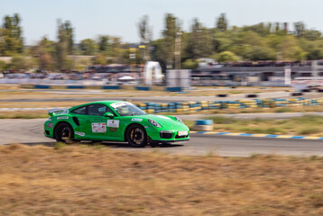 Obraz premium racing car. motorsport. circuit racing. dangerous moments on the track. high vehicle speed. sharp turn. demolition of wheels.