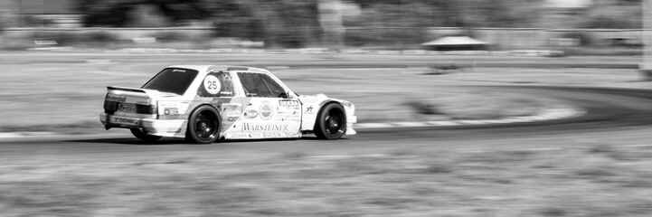 Obraz premium racing car. motorsport. circuit racing. dangerous moments on the track. high vehicle speed. sharp turn. demolition of wheels.