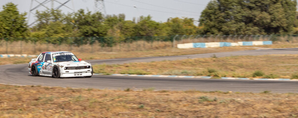 Obraz premium racing car. motorsport. circuit racing. dangerous moments on the track. high vehicle speed. sharp turn. demolition of wheels.