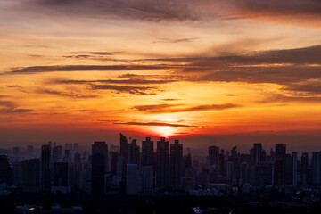 Fototapeta premium Bangkok city skyline at sunrise, dramatic sky, urban metropolis, Thailand