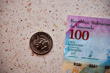 boliwar wenezuelski i dolar amerykański ,pieniądze  © Marcin Łazarczyk