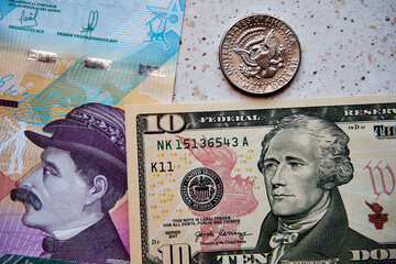 boliwar wenezuelski i dolar amerykański ,pieniądze  © Marcin Łazarczyk