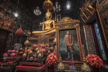 Fototapeta premium Principal Buddha Image and King Rama III Portrait at Wat Ratchaorot, Bangkok