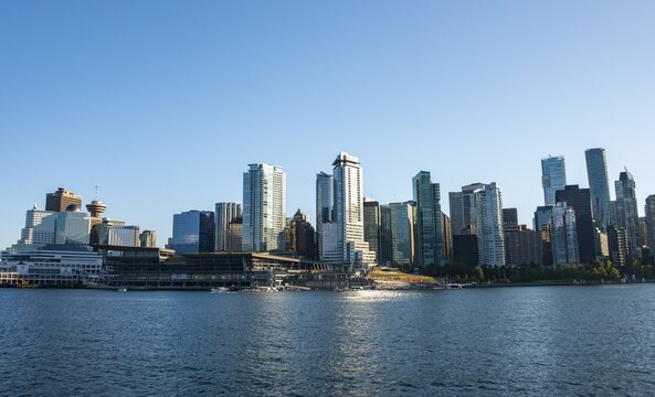 Skyline, skyscrapers on the promenade, Coal Harbour, Vancouver, British Columbia, Canada