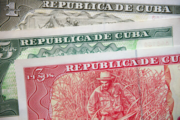 peso kubańskie i dolar amerykański,pieniądze  © Marcin Łazarczyk