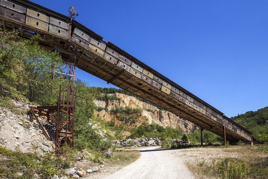 Conveyor system and sorting plant in the disused Vatter porphyry quarry, Dossenheim, Baden-W&uuml;rttemberg, Germany