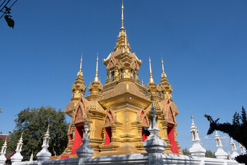 Fototapeta premium An ancient temple against a blue sky in the outskirts of Chiang Mai