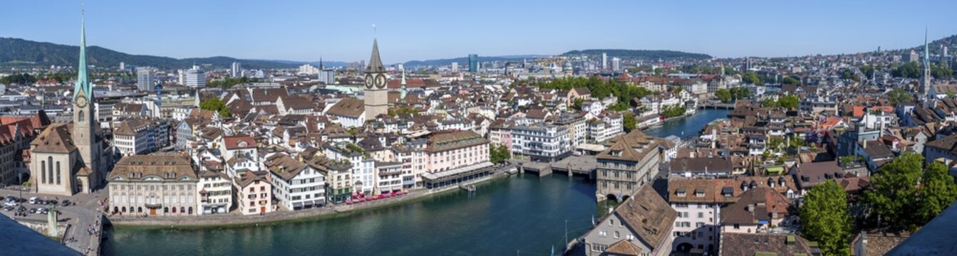 Fraum&uuml;nster, panorama, city view with St. Peter and Limmat, city centre, Zurich, Switzerland