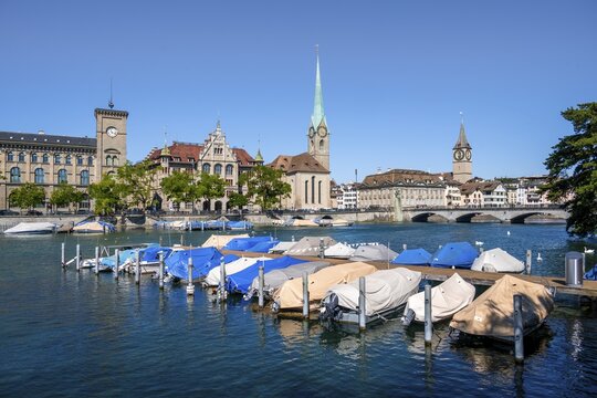 Fraum&uuml;nster and St. Peter, city view with Limmat, city centre, Zurich, Switzerland