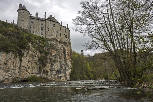 Castle, Ch&acirc;teau de Walzin, below River Lesse, Province of Namur, Dinant Region, Belgium