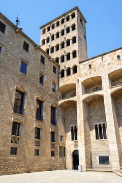 Pla&ccedil;a del Rei and Capella de Santa &Agrave;gueda, Barcelona, Catalonia, Spain