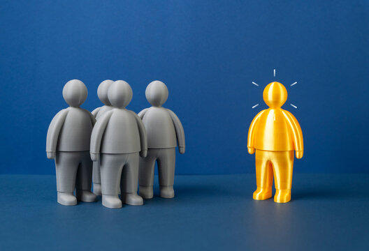 One talented employee is better than a group of ordinary apathetic employees. Selecting candidates. A golden nugget. Quality over quantity concept, smart recruitment and productivity impact.