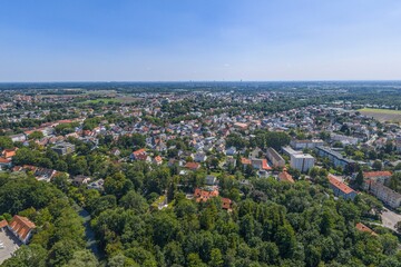 Fototapeta premium Sommerlicher Blick auf die Stadt Dachau in Oberbayern aus der Vogelperspektive