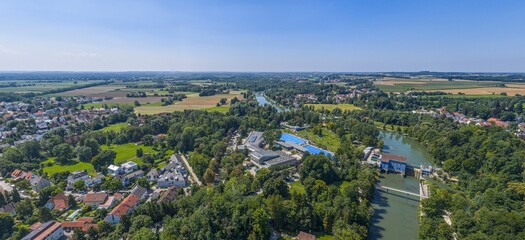 Obraz premium Luftbild der Kreisstadt Dachau an der Amper nordwestlich von München