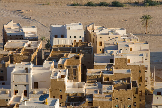 The Old Walled City of Shibam, a town in Wadi Hadhramaut in eastern Yemen. Known for its mudbrick made highrise buildings, Middle East