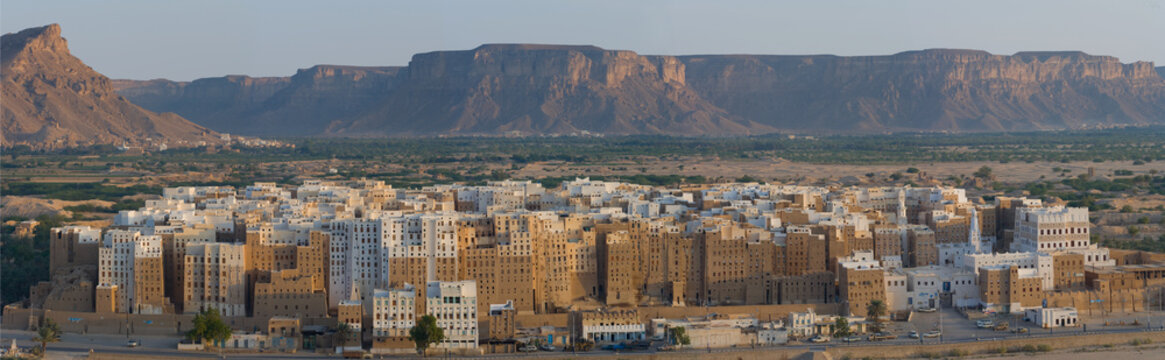 Panoramic view of the Old Walled City of Shibam, a town in Wadi Hadhramaut in eastern Yemen. Known for its mudbrick made highrise buildings, Middle East