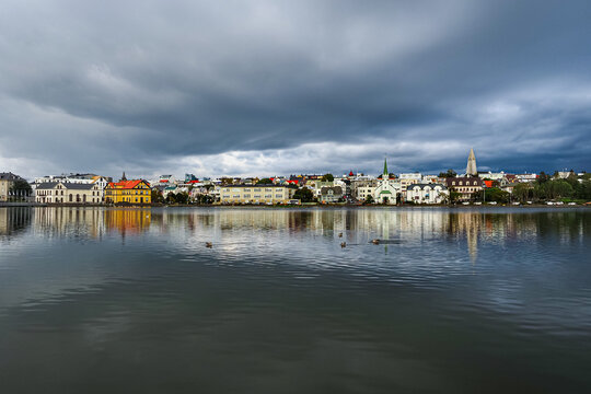Evening in Reykjav&iacute;k - City of Sagas, is the capital and largest city of the Iceland. Located in the Reykjanes Peninsula. Visible from the coast of the lake Tj&ouml;rnin. Old town, Fr&iacute;kirkjuvegur district.