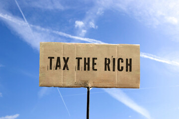 tax the rich protest schild