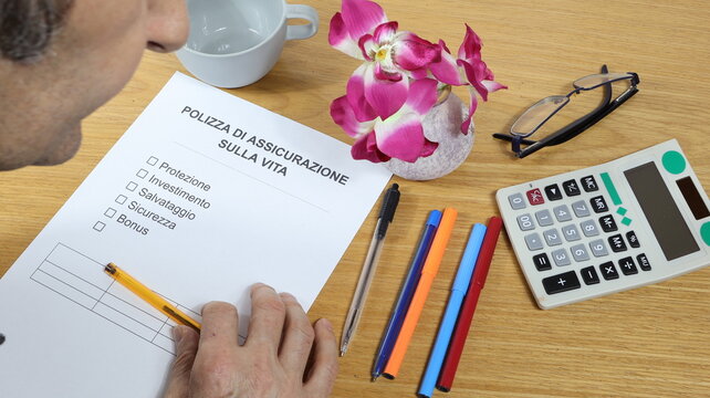 Indicate the question on family life insurance, chosen on the topic to be covered.