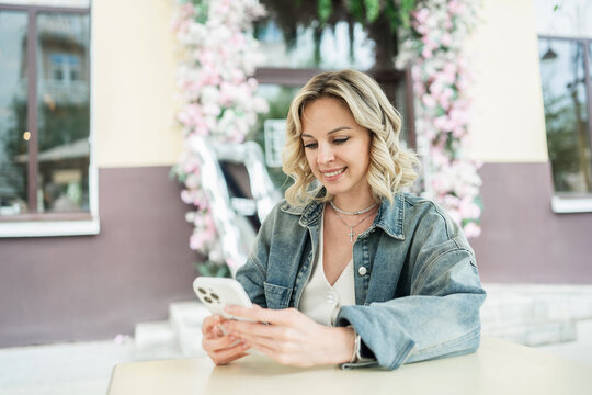 Woman enjoying leisure time in outdoor cafe