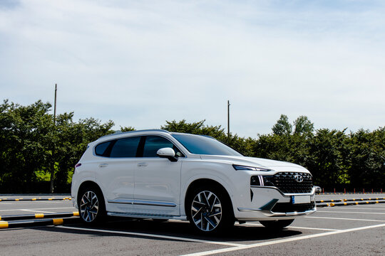 September 26, 2021, Seoul, South Korea - White Hyundai Santa Fe 2.5T SUV parked in an outdoor parking lot