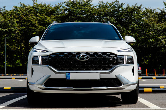 September 26, 2021, Seoul, South Korea - Front view of a white Hyundai Santa Fe 2.5T parked in an outdoor lot
