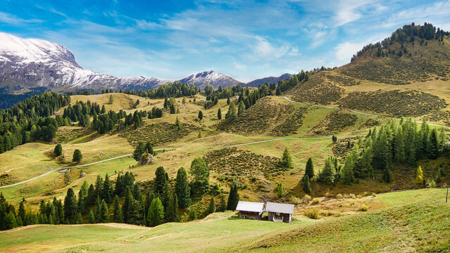 Landschaftsidyll auf der Seiser Alm mit Blick zum Kesselkogel