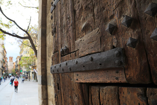 valencia puerta antigua de madera entrada a la ciudad por las murallas 4M0A7134-as26