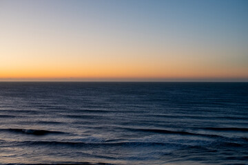 Obraz premium orange horizon at sunset on the sea