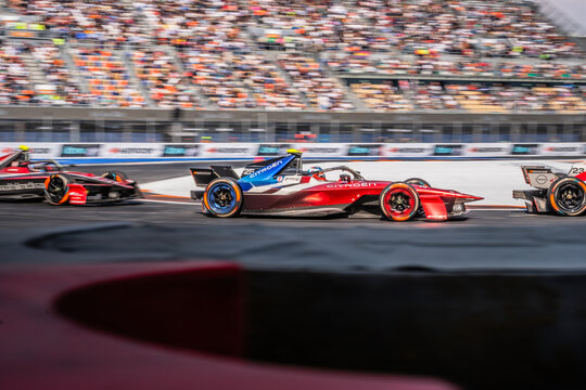 M&eacute;xico, Ciudad de M&eacute;xico  - Enero 10,2026: Coche el&eacute;ctrico de Formula E de Citroen corre en el circuito del Autodromo Hermanos Rodr&iacute;guez.