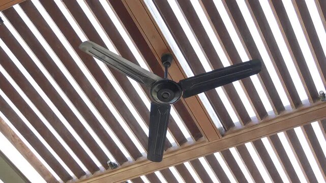 Fan on the ceiling of a wooden terrace, 120 fps slow motion