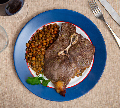 Fried delicious veal with pegeon peas and parsley