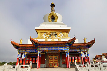 Obraz premium Guanghui Temple, a famous Tibetan Buddhist monastery in Ewenki Autonomous Banner, Hulunbuir City, Inner Mongolia Autonomous Region, China.