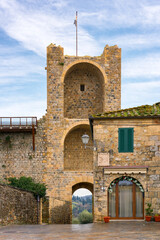 Naklejka premium Monteriggioni medieval fortress entry gate in Tuscany, Italy