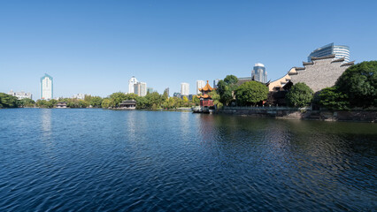 Fototapeta premium Urban Lake with Traditional Architecture and Modern Buildings